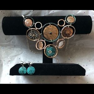 Gorgeous Necklace and Earring Set